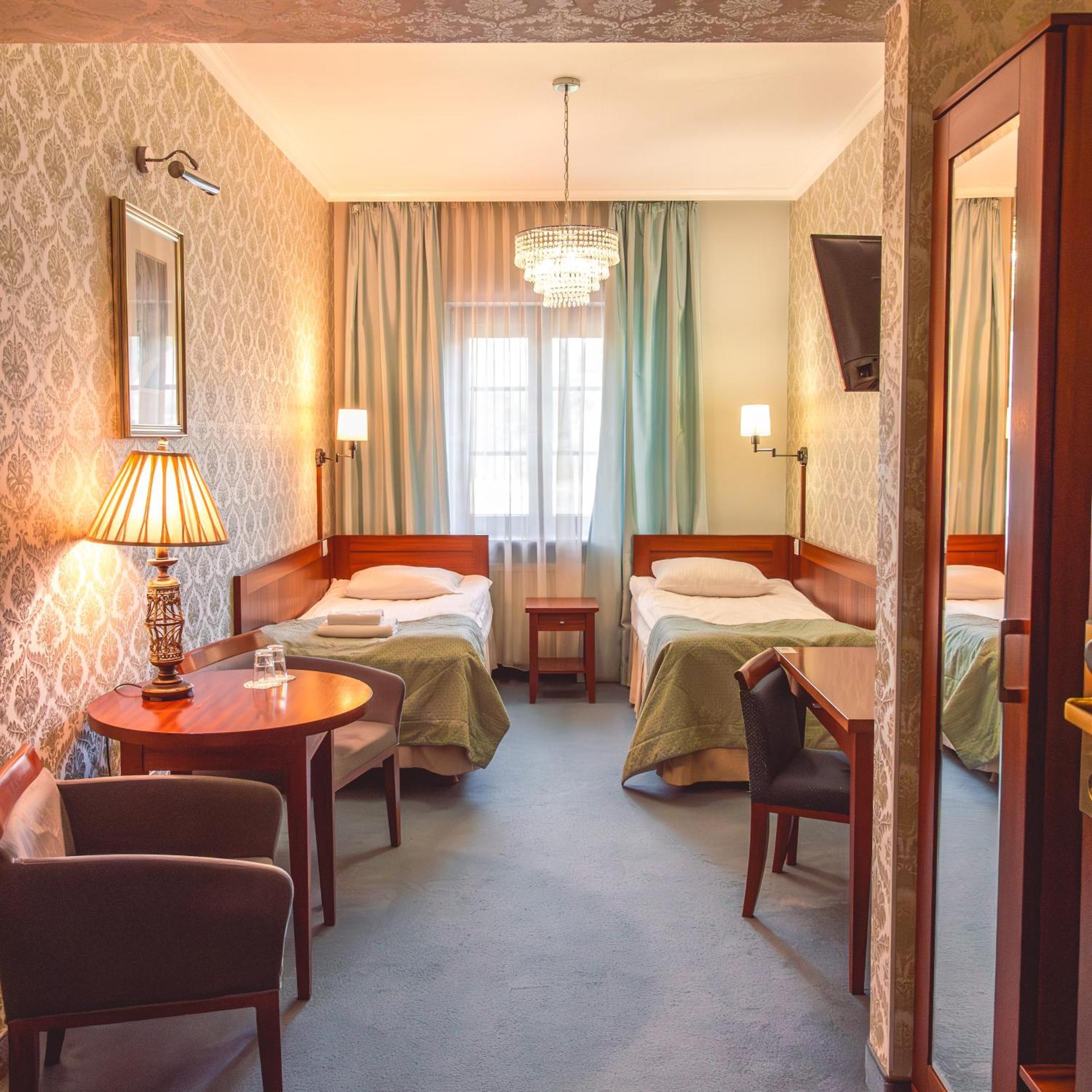 Hotel Skala Бяла-Подляска Экстерьер фото